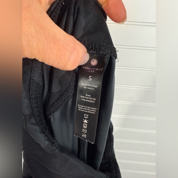 Yogalicious Lux women’s black camo ankle jogger. Size Small. - Picture 3 of 4